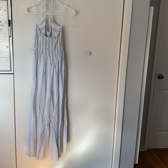 A jumpsuit - Picture 2 of 2